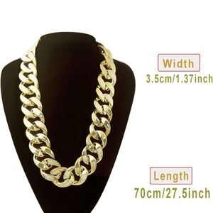 Elegant Gold Chain Necklace